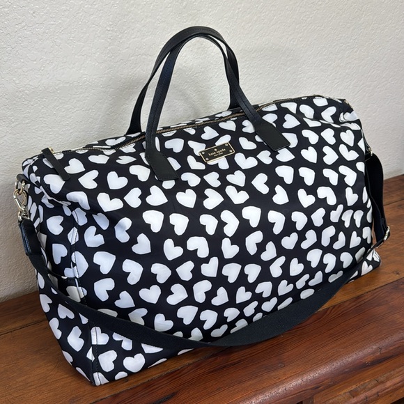 Kate Spades Stylish Black and White Heart Pattern Women's Bag - Picture 3 of 13